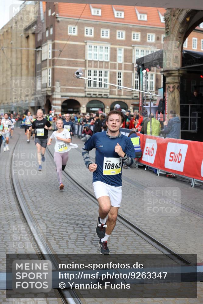 05.10.2025 - 20. swb-Marathon Bremen Yannick Fuchs http://msf.ph/oto/9263347 05.10.2025 10:50:04 Ziel 9369, 9693, 9696, 9761, 9803, 9889, 10159, 10346, 10543, 10946, 11091, 11642, 11749 meine-sportfotos.de