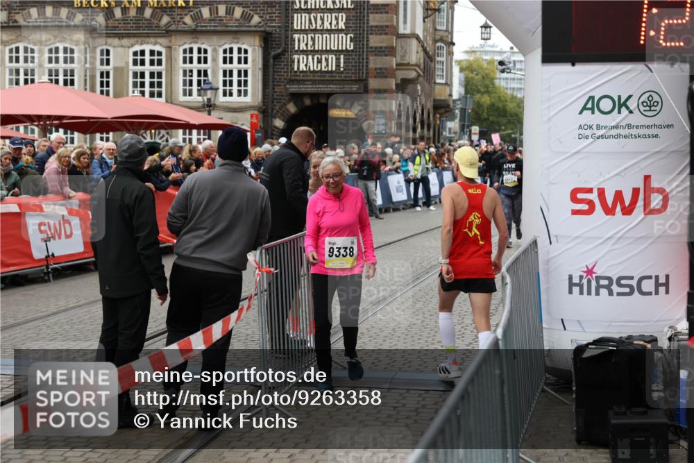 05.10.2025 - 20. swb-Marathon Bremen Yannick Fuchs http://msf.ph/oto/9263358 05.10.2025 11:25:50 Ziel 9338 meine-sportfotos.de