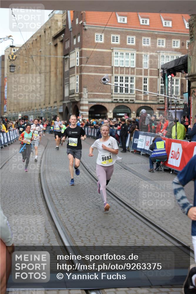 05.10.2025 - 20. swb-Marathon Bremen Yannick Fuchs http://msf.ph/oto/9263375 05.10.2025 10:50:05 Ziel 9369, 9676, 9693, 9696, 9803, 10159, 10543, 10868, 10946, 11091, 11642, 11749 meine-sportfotos.de
