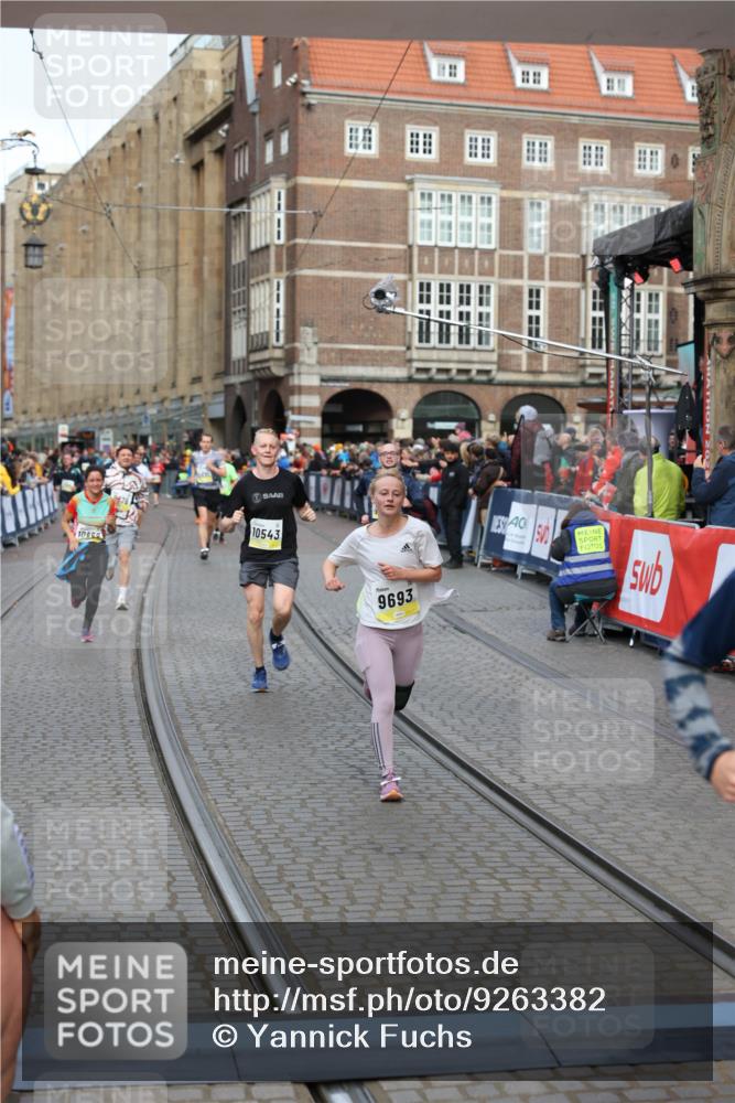 05.10.2025 - 20. swb-Marathon Bremen Yannick Fuchs http://msf.ph/oto/9263382 05.10.2025 10:50:05 Ziel 9369, 9676, 9693, 9696, 9803, 10159, 10543, 10868, 10946, 11091, 11642, 11749 meine-sportfotos.de