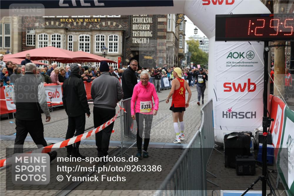 05.10.2025 - 20. swb-Marathon Bremen Yannick Fuchs http://msf.ph/oto/9263386 05.10.2025 11:25:51 Ziel 9338 meine-sportfotos.de