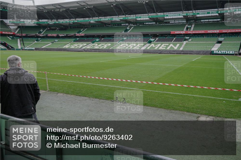 05.10.2025 - 20. swb-Marathon Bremen Michael Burmester http://msf.ph/oto/9263402 05.10.2025 11:52:01 Laufen im Stadion 1040 meine-sportfotos.de