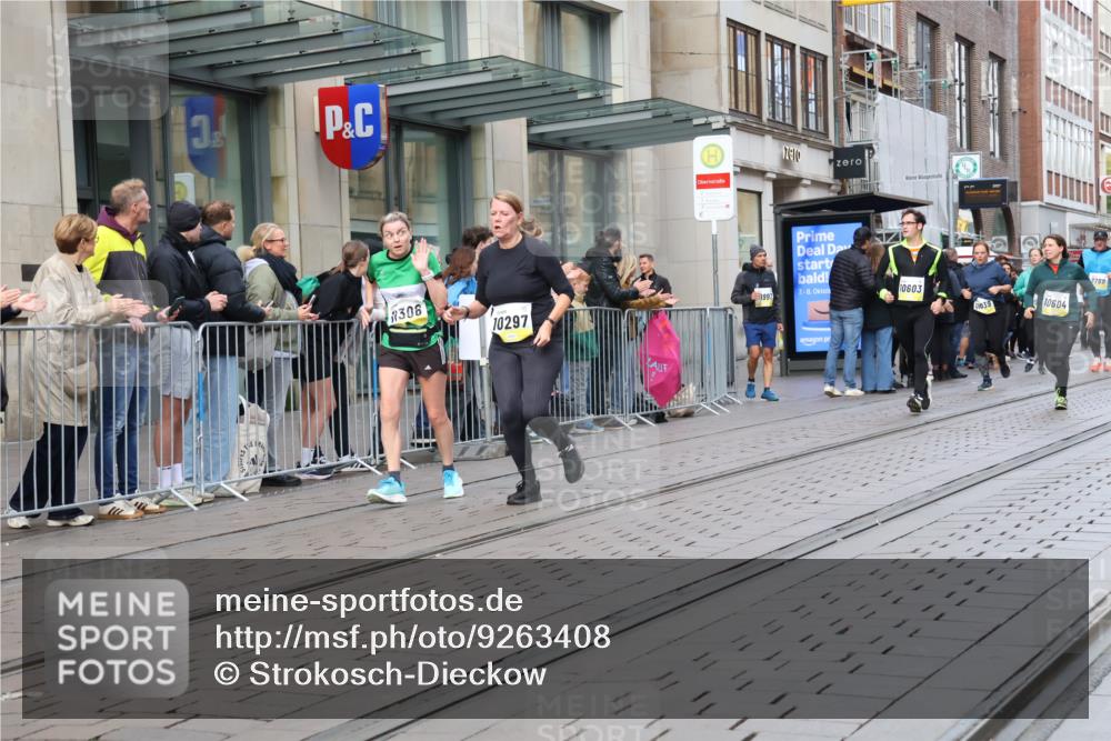 05.10.2025 - 20. swb-Marathon Bremen Strokosch-Dieckow http://msf.ph/oto/9263408 05.10.2025 11:03:23 Ziel 7199, 7788, 9241, 9315, 9379, 9486, 9498, 9571, 9850, 9940, 10106, 10213, 10238, 10297, 10478, 10603, 10604, 10711, 10713, 11039, 11272, 11306, 11522, 11589, 7199, 7788, 9241, 9315, 9379, 9486, 9498, 9571, 9850, 9940, 10106, 10213, 10238, 10297, 10478, 10603, 10604, 10711, 10713, 11039, 11272, 11306, 11522, 11589 meine-sportfotos.de