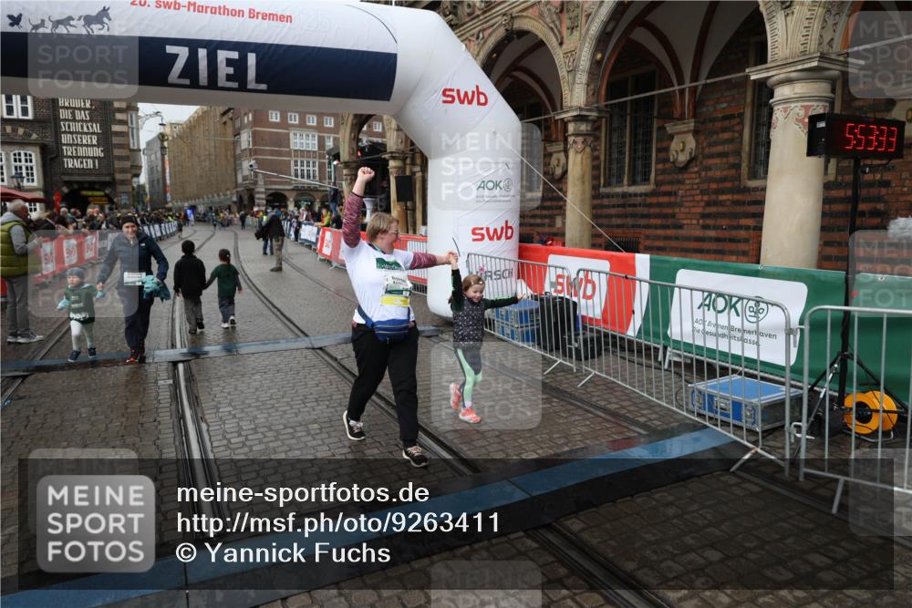 05.10.2025 - 20. swb-Marathon Bremen Yannick Fuchs http://msf.ph/oto/9263411 05.10.2025 15:24:22 Ziel  meine-sportfotos.de