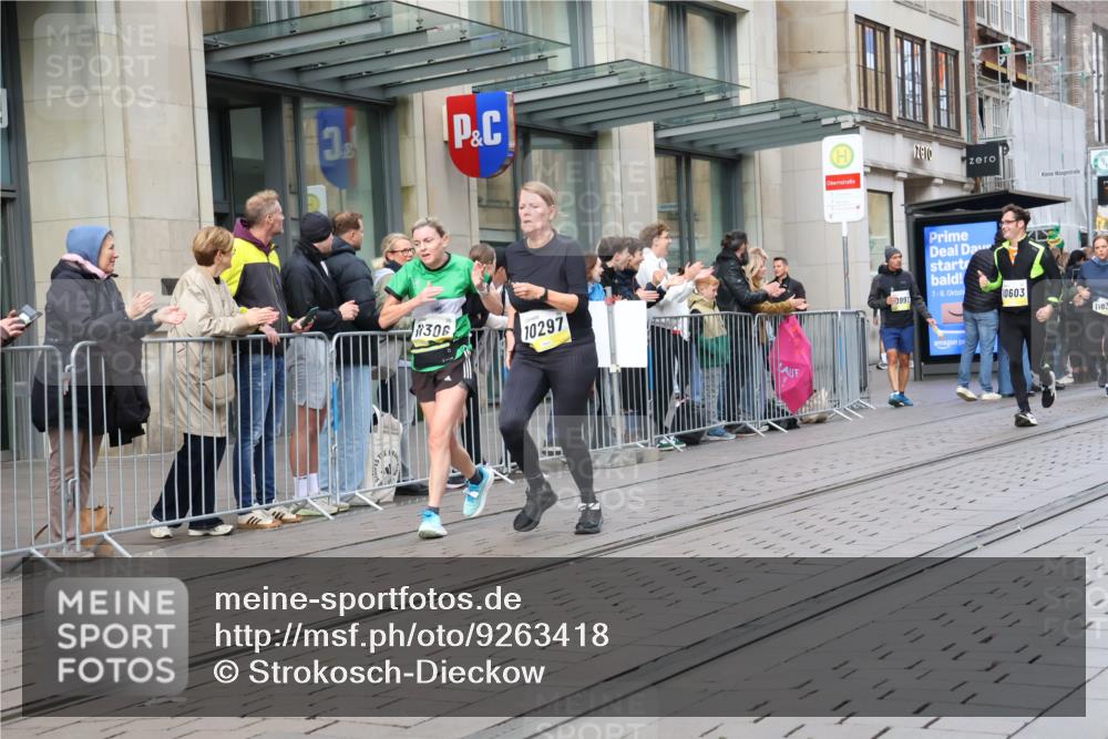 05.10.2025 - 20. swb-Marathon Bremen Strokosch-Dieckow http://msf.ph/oto/9263418 05.10.2025 11:03:24 Ziel 7199, 7788, 9241, 9315, 9379, 9486, 9571, 9940, 10106, 10213, 10238, 10265, 10271, 10297, 10478, 10603, 10604, 10711, 10713, 11039, 11272, 11306, 11522, 11589, 7199, 7788, 9241, 9315, 9379, 9486, 9571, 9940, 10106, 10213, 10238, 10265, 10271, 10297, 10478, 10603, 10604, 10711, 10713, 11039, 11272, 11306, 11522, 11589 meine-sportfotos.de