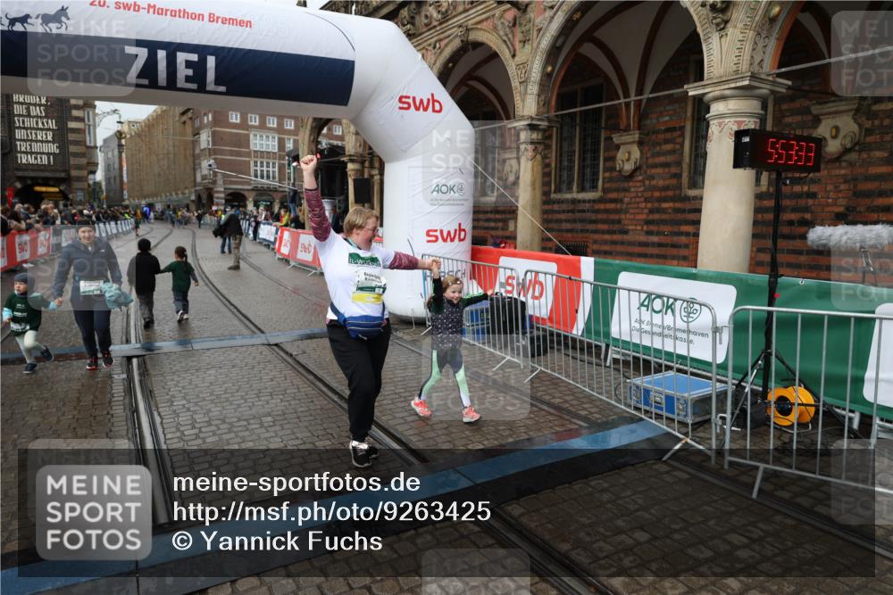 05.10.2025 - 20. swb-Marathon Bremen Yannick Fuchs http://msf.ph/oto/9263425 05.10.2025 15:24:23 Ziel  meine-sportfotos.de