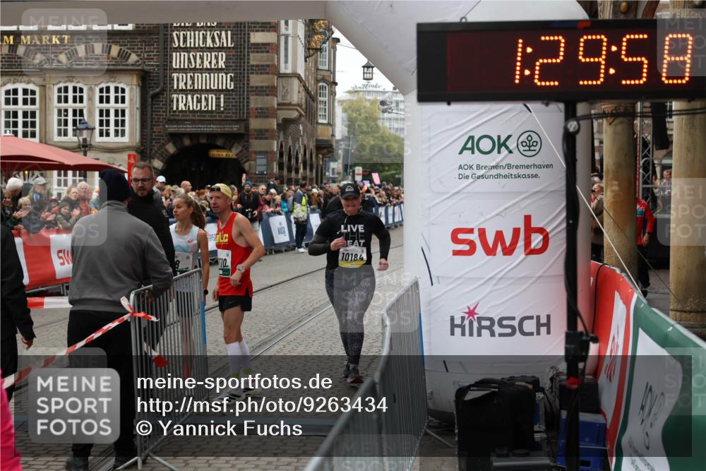 05.10.2025 - 20. swb-Marathon Bremen Yannick Fuchs http://msf.ph/oto/9263434 05.10.2025 11:25:54 Ziel 9338, 10184 meine-sportfotos.de