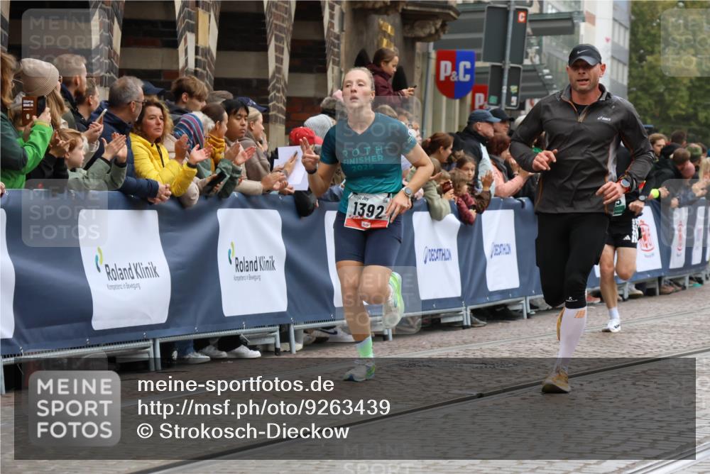 05.10.2025 - 20. swb-Marathon Bremen Strokosch-Dieckow http://msf.ph/oto/9263439 05.10.2025 12:58:29 Ziel 1058, 1392, 3705, 7269, 7405, 7816 meine-sportfotos.de