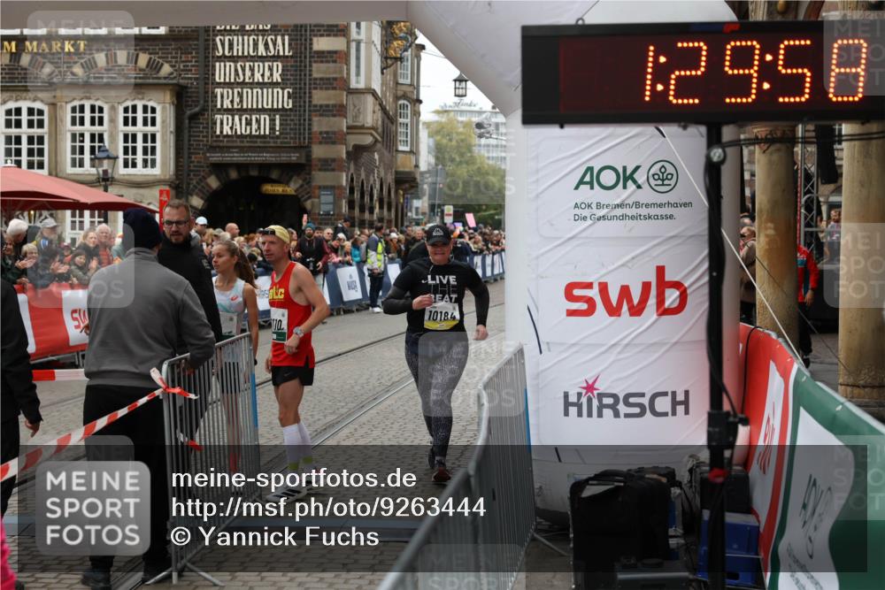 05.10.2025 - 20. swb-Marathon Bremen Yannick Fuchs http://msf.ph/oto/9263444 05.10.2025 11:25:54 Ziel 9338, 10184 meine-sportfotos.de