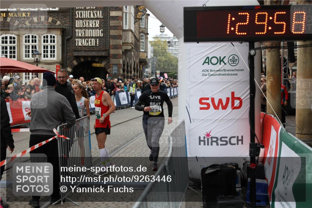 05.10.2025 - 20. swb-Marathon Bremen Yannick Fuchs http://msf.ph/oto/9263446 05.10.2025 11:25:54 Ziel 9338, 10184 meine-sportfotos.de