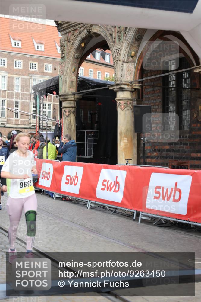 05.10.2025 - 20. swb-Marathon Bremen Yannick Fuchs http://msf.ph/oto/9263450 05.10.2025 10:50:06 Ziel 9676, 9693, 9803, 10159, 10543, 10868, 10946, 11642, 11749 meine-sportfotos.de