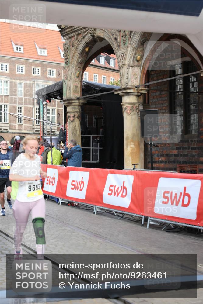 05.10.2025 - 20. swb-Marathon Bremen Yannick Fuchs http://msf.ph/oto/9263461 05.10.2025 10:50:06 Ziel 9676, 9693, 9803, 10159, 10543, 10868, 10946, 11642, 11749 meine-sportfotos.de