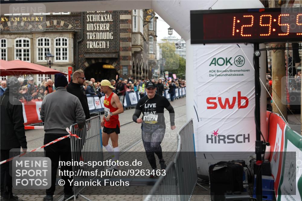 05.10.2025 - 20. swb-Marathon Bremen Yannick Fuchs http://msf.ph/oto/9263463 05.10.2025 11:25:55 Ziel 9338, 10184 meine-sportfotos.de