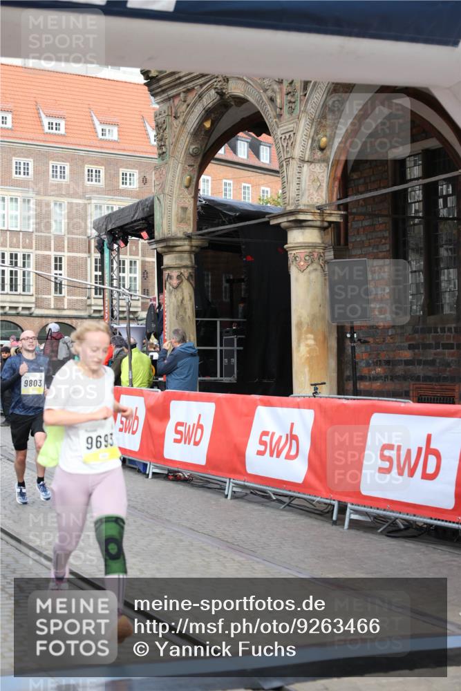 05.10.2025 - 20. swb-Marathon Bremen Yannick Fuchs http://msf.ph/oto/9263466 05.10.2025 10:50:06 Ziel 9676, 9693, 9803, 10159, 10543, 10868, 10946, 11642, 11749 meine-sportfotos.de