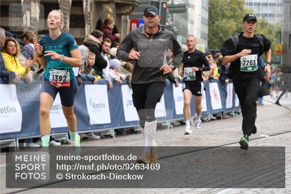 05.10.2025 - 20. swb-Marathon Bremen Strokosch-Dieckow http://msf.ph/oto/9263469 05.10.2025 12:58:30 Ziel 1058, 1258, 1392, 3705, 7269, 7405, 7816 meine-sportfotos.de