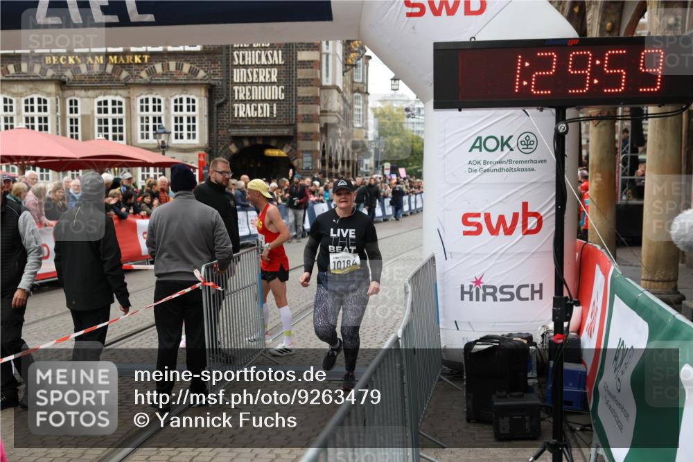 05.10.2025 - 20. swb-Marathon Bremen Yannick Fuchs http://msf.ph/oto/9263479 05.10.2025 11:25:55 Ziel 9338, 10184 meine-sportfotos.de