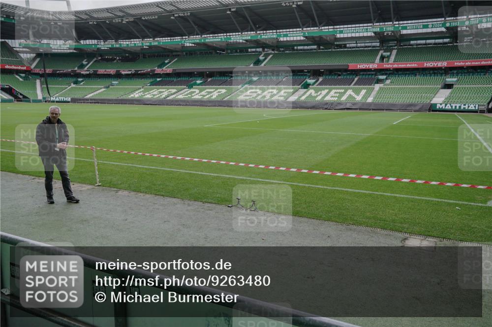 05.10.2025 - 20. swb-Marathon Bremen Michael Burmester http://msf.ph/oto/9263480 05.10.2025 11:52:06 Laufen im Stadion 1040 meine-sportfotos.de