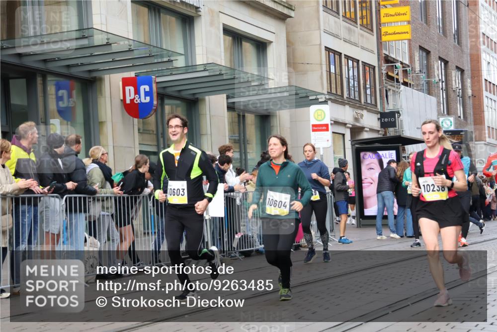 05.10.2025 - 20. swb-Marathon Bremen Strokosch-Dieckow http://msf.ph/oto/9263485 05.10.2025 11:03:27 Ziel 7788, 9241, 9315, 9379, 9571, 9940, 10106, 10213, 10238, 10265, 10271, 10297, 10478, 10603, 10604, 10711, 10713, 11039, 11183, 11272, 11306, 11522, 11589, 11609, 7788, 9241, 9315, 9379, 9571, 9940, 10106, 10213, 10238, 10265, 10271, 10297, 10478, 10603, 10604, 10711, 10713, 11039, 11183, 11272, 11306, 11522, 11589, 11609 meine-sportfotos.de