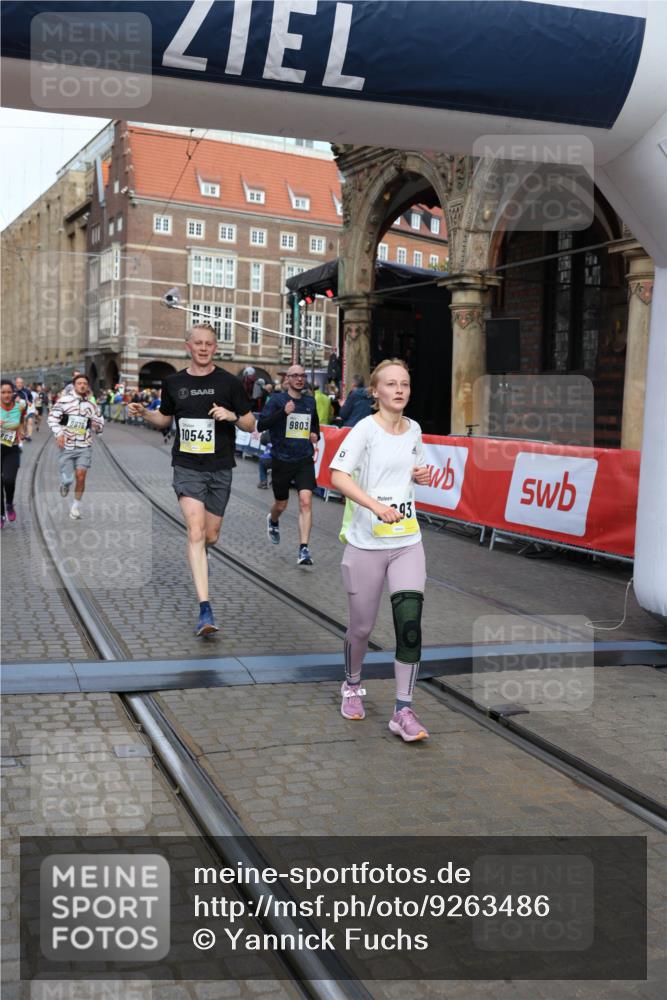 05.10.2025 - 20. swb-Marathon Bremen Yannick Fuchs http://msf.ph/oto/9263486 05.10.2025 10:50:06 Ziel 9676, 9693, 9803, 10159, 10543, 10868, 10946, 11642, 11749 meine-sportfotos.de