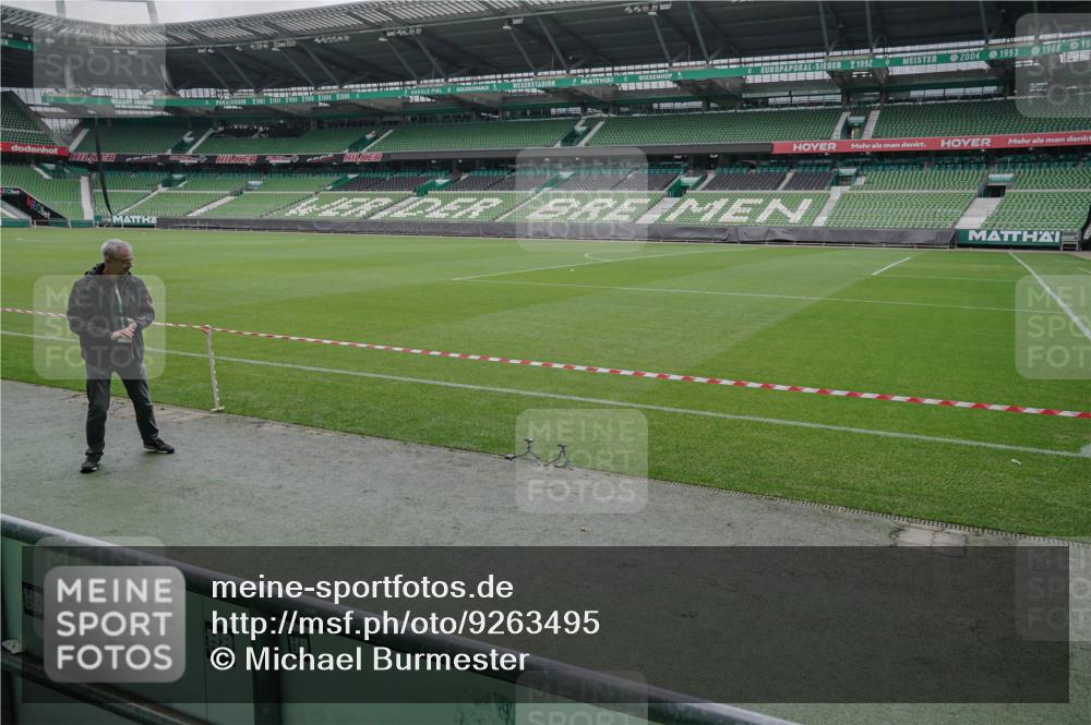 05.10.2025 - 20. swb-Marathon Bremen Michael Burmester http://msf.ph/oto/9263495 05.10.2025 11:52:07 Laufen im Stadion 1040 meine-sportfotos.de