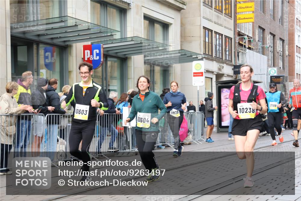 05.10.2025 - 20. swb-Marathon Bremen Strokosch-Dieckow http://msf.ph/oto/9263497 05.10.2025 11:03:27 Ziel 7788, 9241, 9315, 9379, 9571, 9940, 10106, 10213, 10238, 10265, 10271, 10297, 10478, 10603, 10604, 10711, 10713, 11039, 11183, 11272, 11306, 11522, 11589, 11609, 7788, 9241, 9315, 9379, 9571, 9940, 10106, 10213, 10238, 10265, 10271, 10297, 10478, 10603, 10604, 10711, 10713, 11039, 11183, 11272, 11306, 11522, 11589, 11609 meine-sportfotos.de