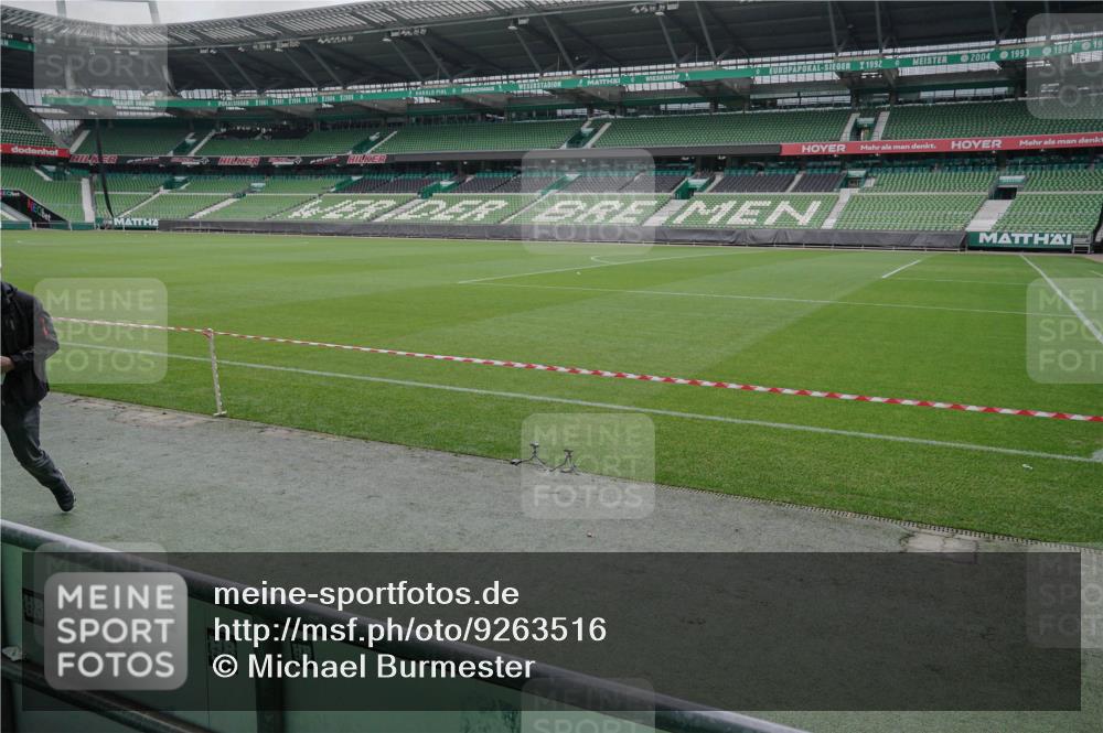05.10.2025 - 20. swb-Marathon Bremen Michael Burmester http://msf.ph/oto/9263516 05.10.2025 11:52:08 Laufen im Stadion 1040 meine-sportfotos.de