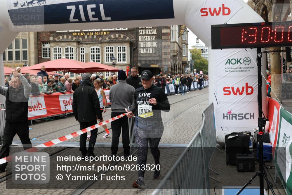05.10.2025 - 20. swb-Marathon Bremen Yannick Fuchs http://msf.ph/oto/9263520 05.10.2025 11:25:56 Ziel 9338, 10184 meine-sportfotos.de