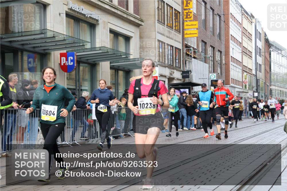 05.10.2025 - 20. swb-Marathon Bremen Strokosch-Dieckow http://msf.ph/oto/9263523 05.10.2025 11:03:28 Ziel 7788, 9241, 9315, 9379, 9571, 9940, 10106, 10213, 10238, 10265, 10271, 10297, 10478, 10603, 10604, 10711, 10713, 11039, 11183, 11272, 11306, 11589, 11609, 7788, 9241, 9315, 9379, 9571, 9940, 10106, 10213, 10238, 10265, 10271, 10297, 10478, 10603, 10604, 10711, 10713, 11039, 11183, 11272, 11306, 11589, 11609 meine-sportfotos.de