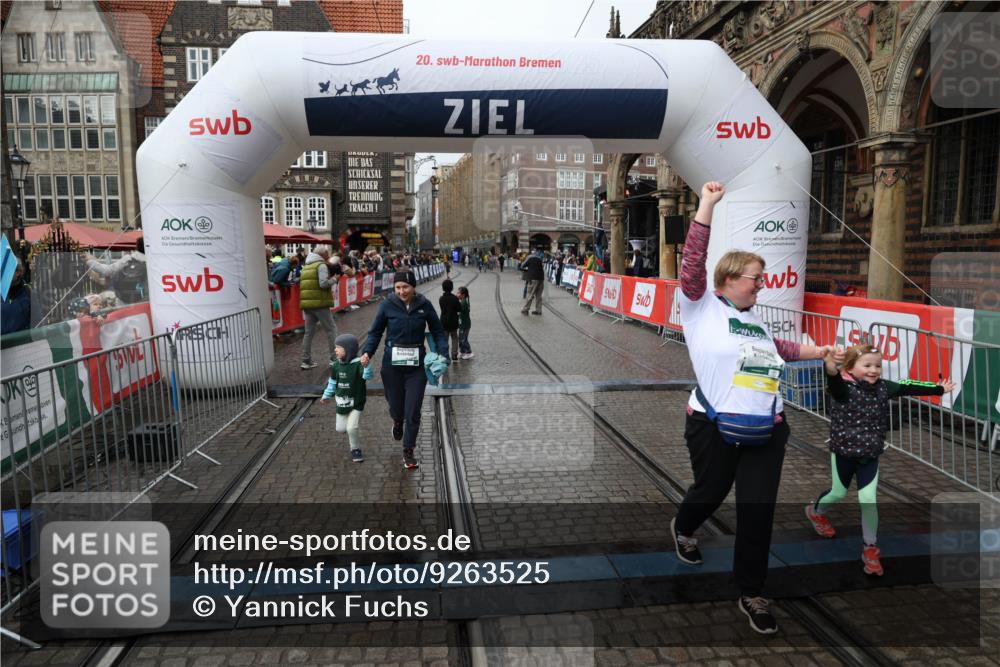 05.10.2025 - 20. swb-Marathon Bremen Yannick Fuchs http://msf.ph/oto/9263525 05.10.2025 15:24:24 Ziel  meine-sportfotos.de