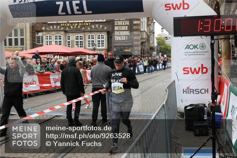 05.10.2025 - 20. swb-Marathon Bremen Yannick Fuchs http://msf.ph/oto/9263528 05.10.2025 11:25:56 Ziel 9338, 10184 meine-sportfotos.de