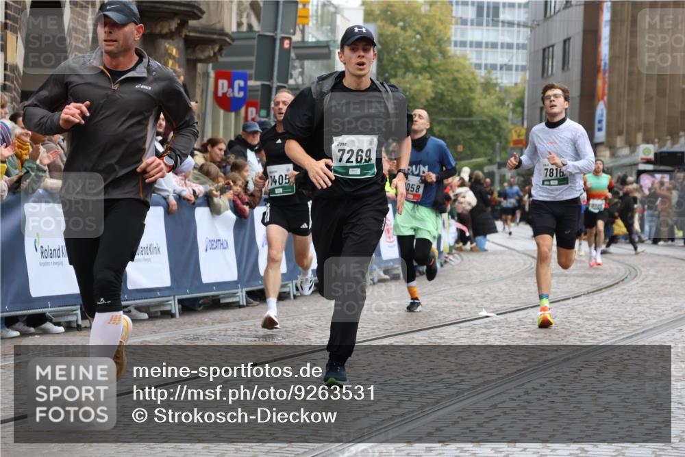 05.10.2025 - 20. swb-Marathon Bremen Strokosch-Dieckow http://msf.ph/oto/9263531 05.10.2025 12:58:30 Ziel 1058, 1258, 1392, 3705, 7269, 7405, 7816 meine-sportfotos.de