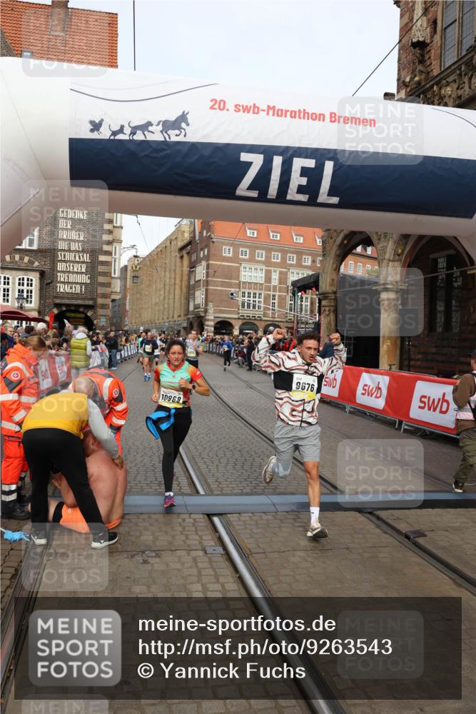 05.10.2025 - 20. swb-Marathon Bremen Yannick Fuchs http://msf.ph/oto/9263543 05.10.2025 10:50:08 Ziel 9676, 9693, 9803, 10543, 10868, 10946, 11621, 11642 meine-sportfotos.de