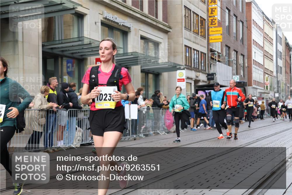 05.10.2025 - 20. swb-Marathon Bremen Strokosch-Dieckow http://msf.ph/oto/9263551 05.10.2025 11:03:28 Ziel 7788, 9241, 9315, 9379, 9571, 9940, 10106, 10213, 10238, 10265, 10271, 10297, 10478, 10603, 10604, 10711, 10713, 11039, 11183, 11272, 11306, 11589, 11609, 7788, 9241, 9315, 9379, 9571, 9940, 10106, 10213, 10238, 10265, 10271, 10297, 10478, 10603, 10604, 10711, 10713, 11039, 11183, 11272, 11306, 11589, 11609 meine-sportfotos.de