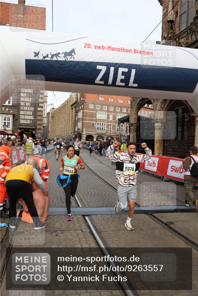 05.10.2025 - 20. swb-Marathon Bremen Yannick Fuchs http://msf.ph/oto/9263557 05.10.2025 10:50:08 Ziel 9676, 9693, 9803, 10543, 10868, 10946, 11621, 11642 meine-sportfotos.de
