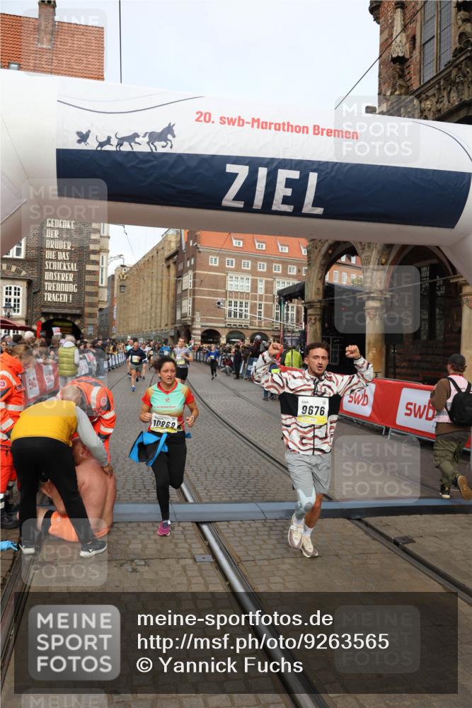 05.10.2025 - 20. swb-Marathon Bremen Yannick Fuchs http://msf.ph/oto/9263565 05.10.2025 10:50:08 Ziel 9676, 9693, 9803, 10543, 10868, 10946, 11621, 11642 meine-sportfotos.de