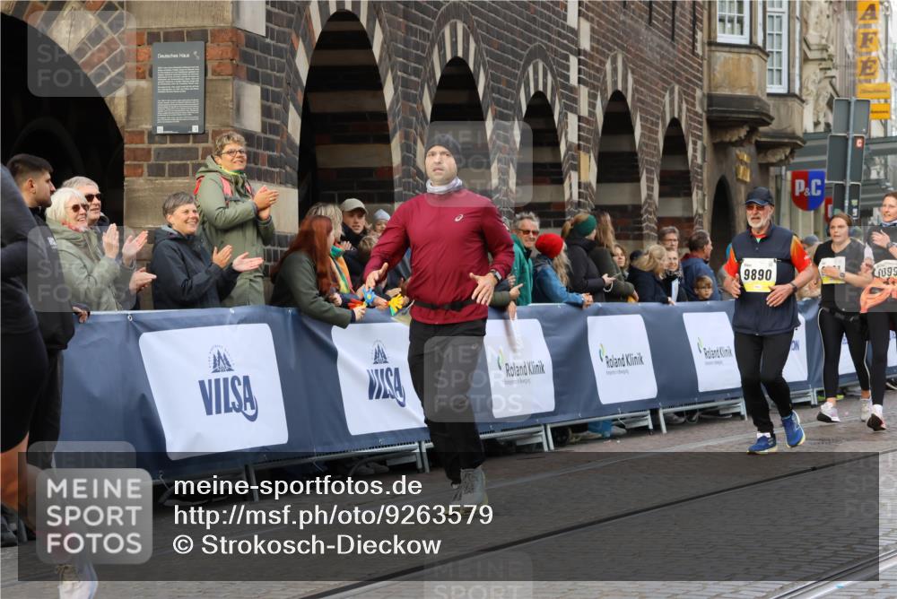 05.10.2025 - 20. swb-Marathon Bremen Strokosch-Dieckow http://msf.ph/oto/9263579 05.10.2025 11:07:04 Ziel 9265, 9491, 9890, 9901, 10193, 10371, 10788, 10991, 11131, 11709 meine-sportfotos.de