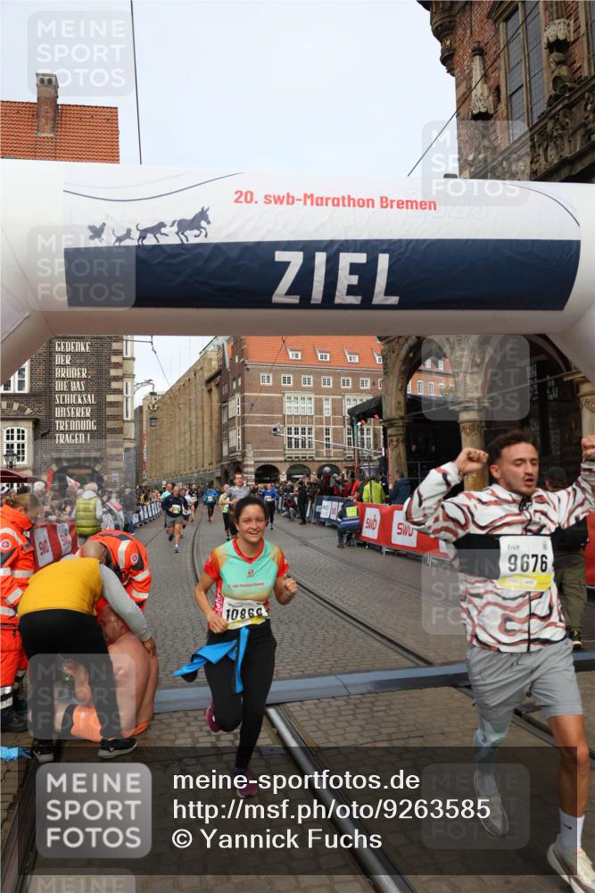 05.10.2025 - 20. swb-Marathon Bremen Yannick Fuchs http://msf.ph/oto/9263585 05.10.2025 10:50:09 Ziel 9676, 9693, 9803, 10543, 10868, 10946, 11621, 11642 meine-sportfotos.de