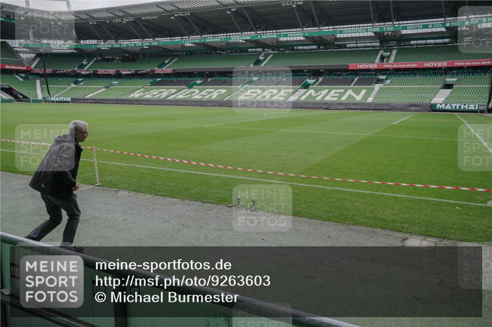 05.10.2025 - 20. swb-Marathon Bremen Michael Burmester http://msf.ph/oto/9263603 05.10.2025 11:52:14 Laufen im Stadion 1040 meine-sportfotos.de