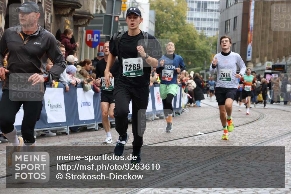 05.10.2025 - 20. swb-Marathon Bremen Strokosch-Dieckow http://msf.ph/oto/9263610 05.10.2025 12:58:30 Ziel 1058, 1258, 1392, 3705, 7269, 7405, 7816 meine-sportfotos.de