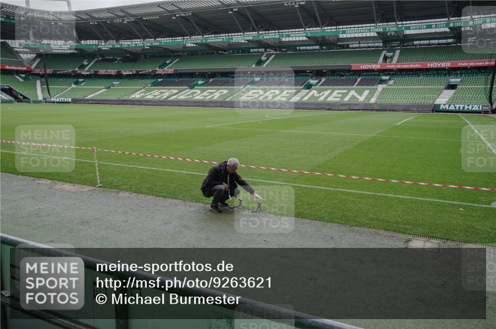 05.10.2025 - 20. swb-Marathon Bremen Michael Burmester http://msf.ph/oto/9263621 05.10.2025 11:52:20 Laufen im Stadion 1040 meine-sportfotos.de
