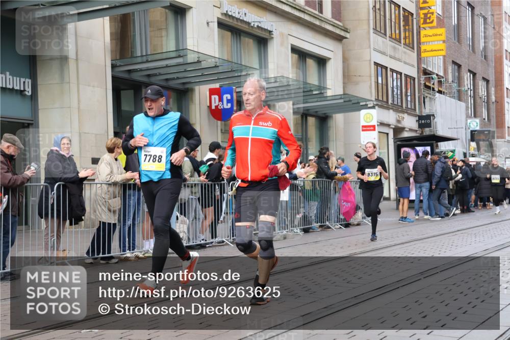 05.10.2025 - 20. swb-Marathon Bremen Strokosch-Dieckow http://msf.ph/oto/9263625 05.10.2025 11:03:31 Ziel 7788, 9241, 9315, 9379, 9398, 9571, 10106, 10205, 10238, 10265, 10271, 10297, 10478, 10551, 10603, 10604, 10711, 10713, 11039, 11183, 11272, 11306, 11589, 11609, 7788, 9241, 9315, 9379, 9398, 9571, 10106, 10205, 10238, 10265, 10271, 10297, 10478, 10551, 10603, 10604, 10711, 10713, 11039, 11183, 11272, 11306, 11589, 11609 meine-sportfotos.de
