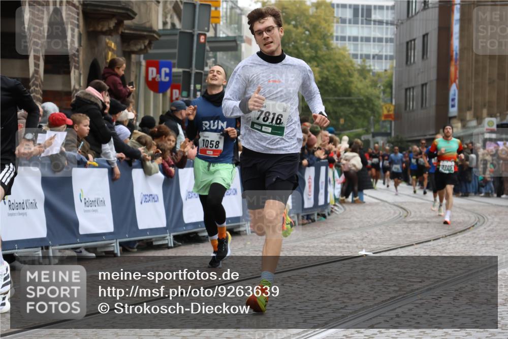 05.10.2025 - 20. swb-Marathon Bremen Strokosch-Dieckow http://msf.ph/oto/9263639 05.10.2025 12:58:32 Ziel 1058, 1258, 1392, 3705, 7405, 7816 meine-sportfotos.de