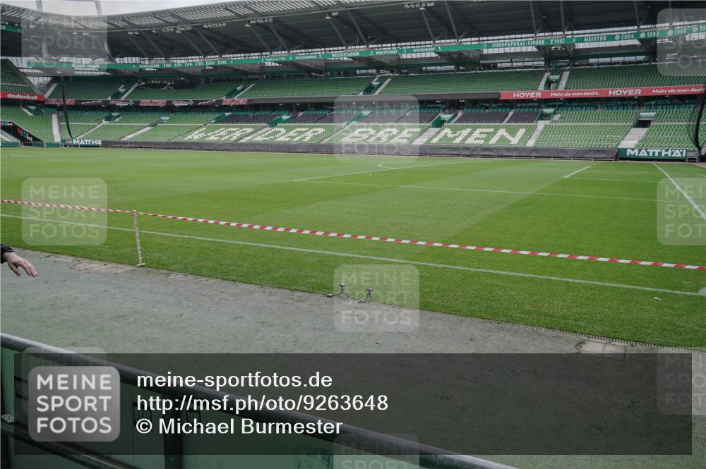 05.10.2025 - 20. swb-Marathon Bremen Michael Burmester http://msf.ph/oto/9263648 05.10.2025 11:52:31 Laufen im Stadion 1040 meine-sportfotos.de
