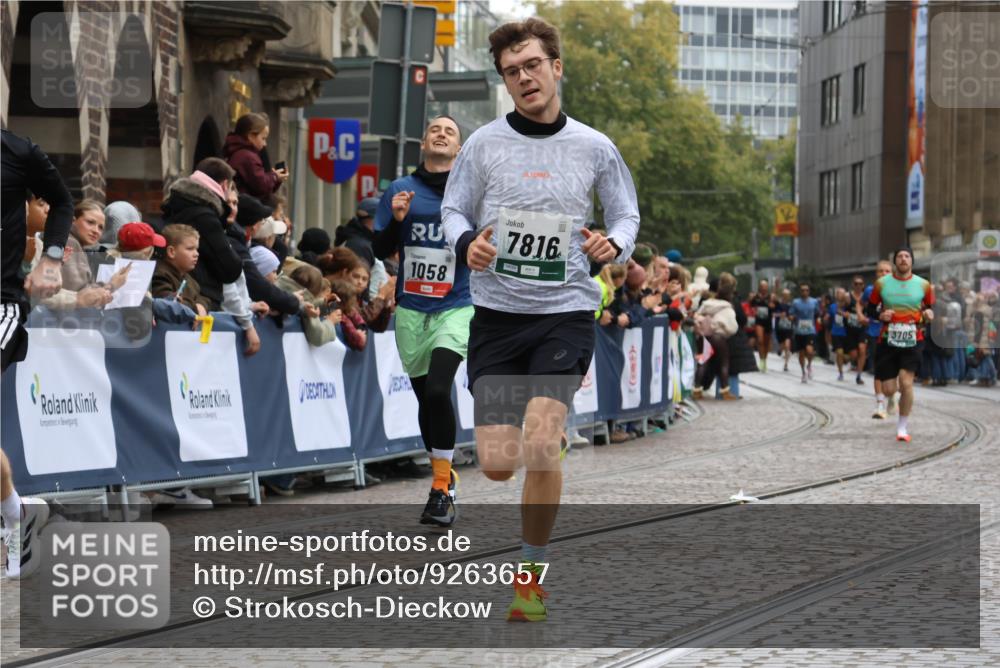 05.10.2025 - 20. swb-Marathon Bremen Strokosch-Dieckow http://msf.ph/oto/9263657 05.10.2025 12:58:32 Ziel 1058, 1258, 1392, 3705, 7405, 7816 meine-sportfotos.de