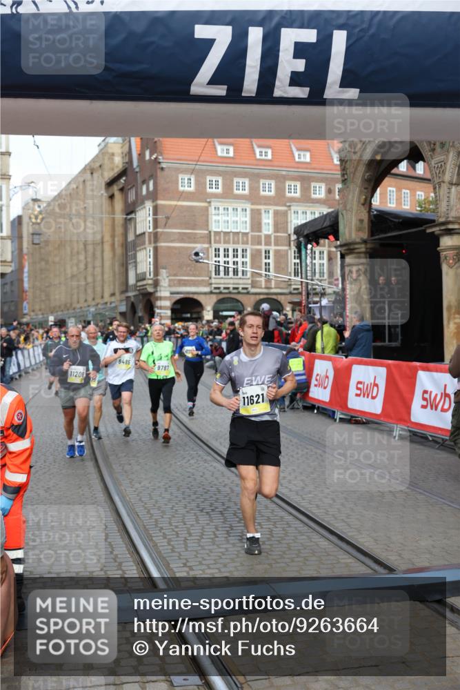 05.10.2025 - 20. swb-Marathon Bremen Yannick Fuchs http://msf.ph/oto/9263664 05.10.2025 10:50:11 Ziel 9485, 9676, 9693, 9787, 9803, 10246, 10543, 10868, 10946, 11208, 11288, 11295, 11621 meine-sportfotos.de