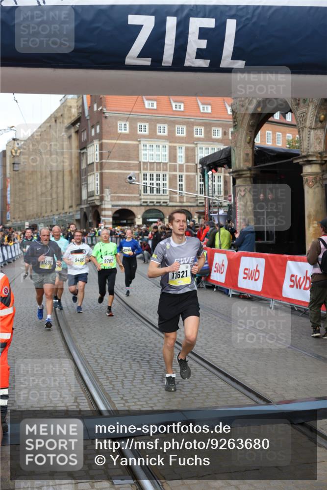 05.10.2025 - 20. swb-Marathon Bremen Yannick Fuchs http://msf.ph/oto/9263680 05.10.2025 10:50:11 Ziel 9485, 9676, 9693, 9787, 9803, 10246, 10543, 10868, 10946, 11208, 11288, 11295, 11621 meine-sportfotos.de