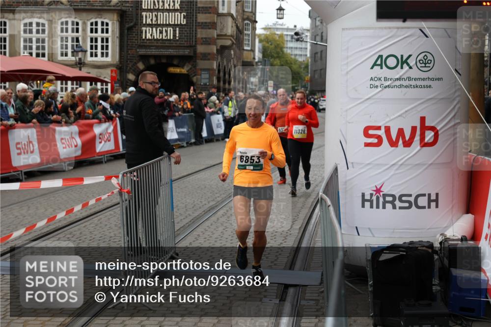 05.10.2025 - 20. swb-Marathon Bremen Yannick Fuchs http://msf.ph/oto/9263684 05.10.2025 11:26:26 Ziel 9352, 10373, 11326 meine-sportfotos.de