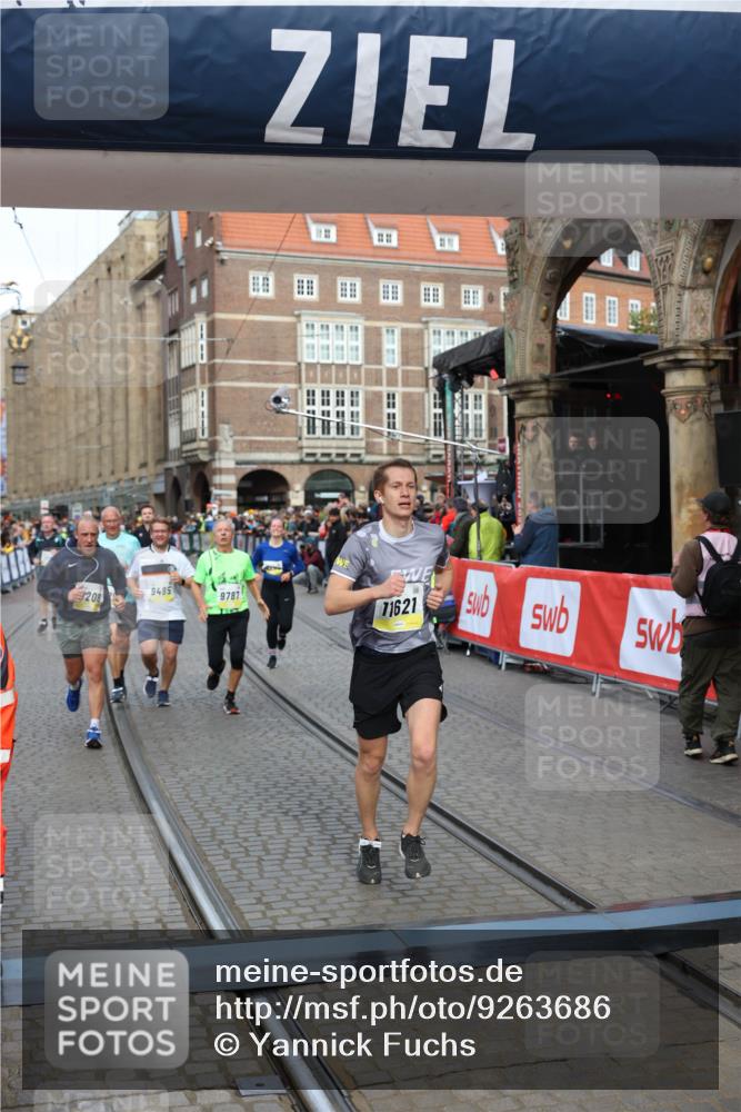 05.10.2025 - 20. swb-Marathon Bremen Yannick Fuchs http://msf.ph/oto/9263686 05.10.2025 10:50:11 Ziel 9485, 9676, 9693, 9787, 9803, 10246, 10543, 10868, 10946, 11208, 11288, 11295, 11621 meine-sportfotos.de