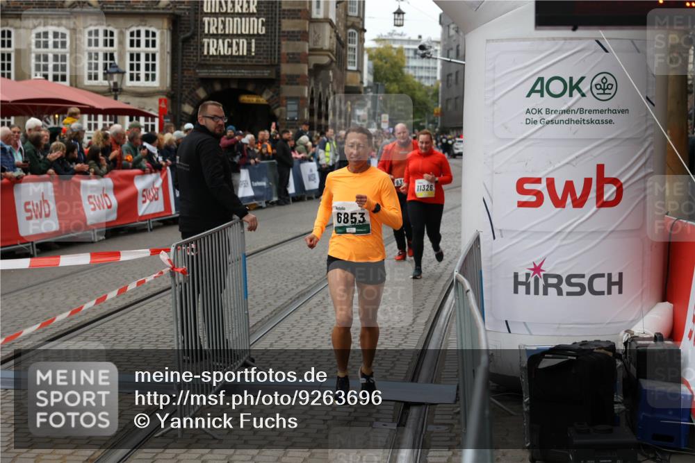 05.10.2025 - 20. swb-Marathon Bremen Yannick Fuchs http://msf.ph/oto/9263696 05.10.2025 11:26:26 Ziel 9352, 10373, 11326 meine-sportfotos.de