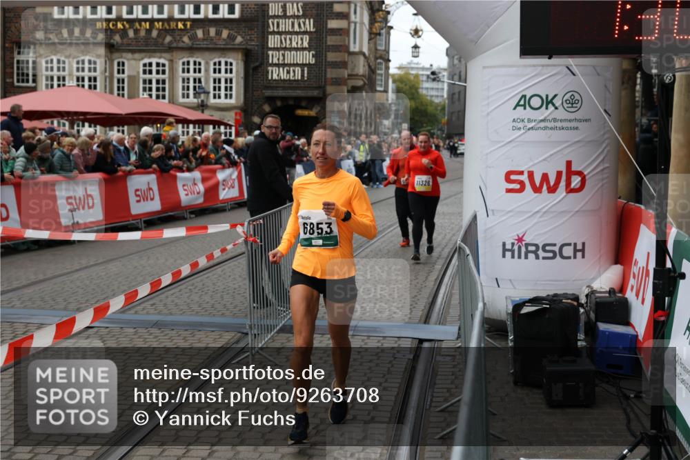 05.10.2025 - 20. swb-Marathon Bremen Yannick Fuchs http://msf.ph/oto/9263708 05.10.2025 11:26:27 Ziel 9352, 10373, 11326 meine-sportfotos.de